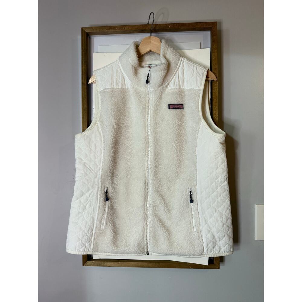 Vineyard Vines Sherpa Vest in the color Frost with quilted details size large